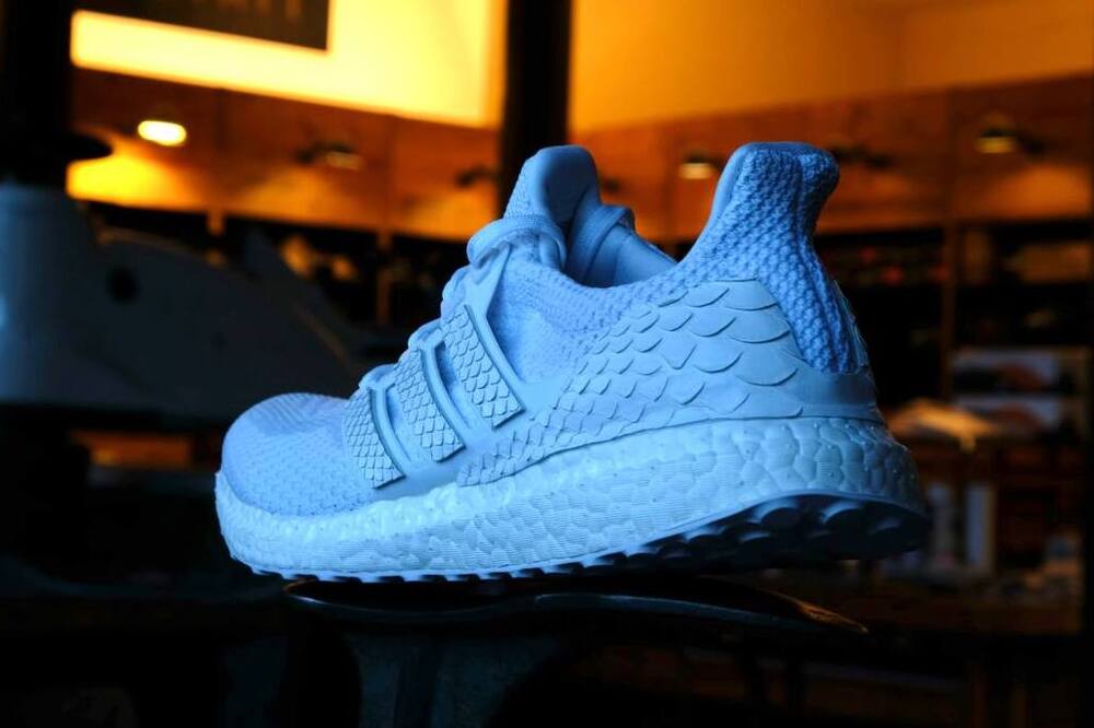 Außergewöhnlicher Sneaker in Hellblau
